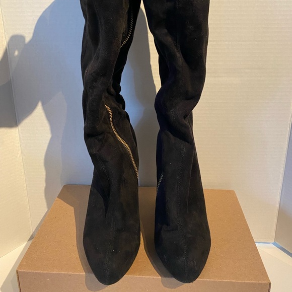 Knee high boots - Picture 3 of 3